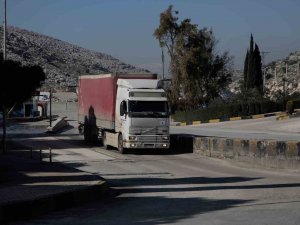 Bm’nin Suriye’ye İlk Konvoyu Türkiye Sınırından Geçti