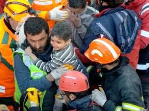 Kahramanmaraş’ta 84’üncü Saatte 2 Kardeş Sağ Olarak Kurtarıldı
