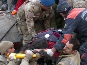 86 Saat Sonra Önce Oğlu Sonra Annesi Kurtarıldı