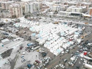 Depremin Ardından Malatya’da Yaralar Sarılıyor