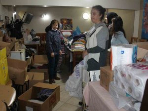Deprem Bölgelerine Yardımlar Artarak Sürüyor