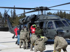 Kızılay Ve Tsk’dan Köylere Helikopterle Yardım