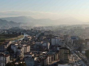 Hatay’da Enkaz Çalışmalarının Ardından Gökyüzü Toz Bulutuyla Kaplandı