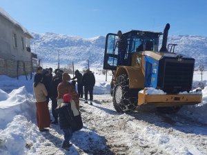 Karda Mahsur Kalan Hamile Kadın, Belediye Ekipleri Tarafından Kurtarıldı