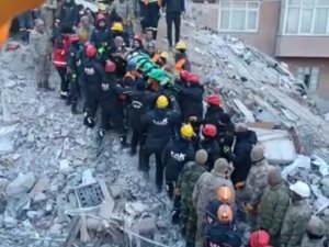 Erciş Jandarma 86 Saat Sonra Enkazdan 2 Kardeşi Sağ Çıkardı