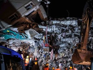 Kahramanmaraş’ta 87 Saat Sonra Enkazdan Evli Çift Sağ Çıkarıldı