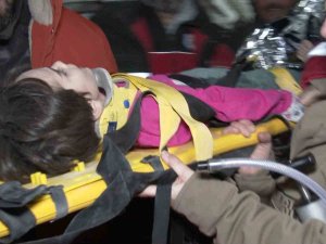 Hatay’da Polis Baba Ve 4 Yaşındaki Oğlu 89 Saat Sonra Enkazdan Çıkarıldı