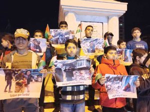 Gazzeli Çocuklardan, Depremden Etkilenen Türkiye Ve Suriye İle Dayanışma Gösterisi