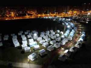 Diyarbakır’da Çadır Kent Gece Havadan Görüntülendi