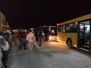 Kahramanmaraş’taki 107 Depremzede Türk Silahlı Kuvvetleri’ne Ait Uçakla İ̇stanbul’a Getirildi