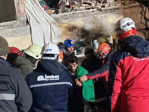 Enkaz Çalışmalarının 96. Saatinde Gelen Kurtuluş