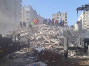 Deprem Bölgesinde Bandırma 911 Hayat Kurtarıyor