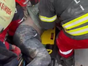 Enkaz Altındaki 98 Saat Acı Bekleyiş Mutlu Sonla Bitti