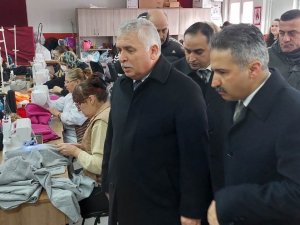 Kursiyerler Depremzedeler İçin Polar Battaniye, Atkı Ve Bere Hazırlamaya Başladı