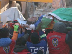 Diyarbakır’da 101 Saat Sonra Anne Ve Oğlu Kurtarıldı