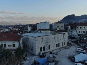 Hatay’da Deprem Tarihi Yerleri De Vurdu, 14 Asırlık Cami Yıkıldı