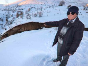 Depremin Merkez Üssünden Dehşete Düşüren Görüntüler: Dağ Yarıldı, Yüksek Gerilim Hattı Direkleri Devrildi