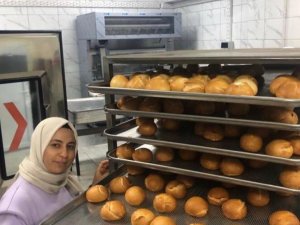 Öğrenciler Yaptığı 2 Bin Ekmeği Depremzedelere Gönderdi