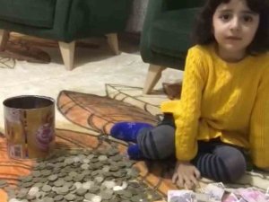 Minik Arin Kumbarasını Depremzedeler İçin Bağışladı