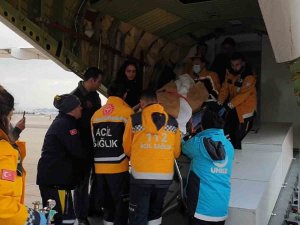 Mehmetçik Adıyaman’da Kurtarılan Depremzedeleri Ankara’ya Ulaştırdı