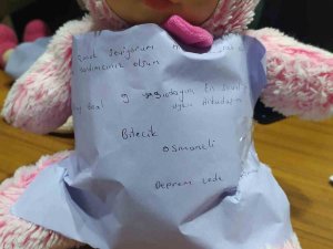İ̇ki Küçük Arkadaş En Çok Sevdikleri Oyuncak Bebeklerini Deprem Bölgesine Gönderdi