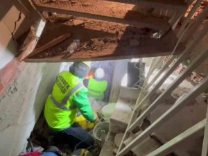 Ekiplerin Enkaz Altından Can Kurtarma Mücadeleleri Kamerada