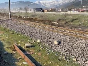 Depremde Bükülen Raylar Onarıldı