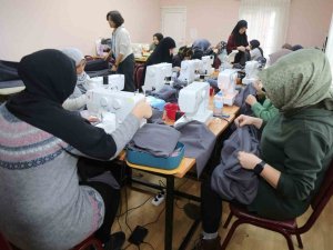 Depremin Acısını 24 Yıl Önce Yaşayan Kadınlar Afetzedeleri Isıtabilmek İçin Aralıksız Çalışıyor