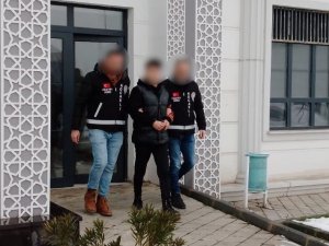 Tartıştığı Şahıslardan Birini Bıçakla Öldürdü, Diğerini Yaraladı