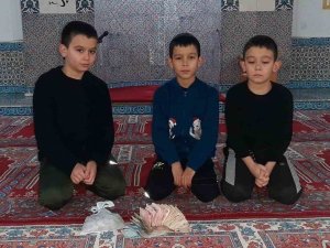 Çanakkale’de 3 Kardeş Kumbaralarında Biriktirdikleri 2 Bin Lirayı Depremzedeler İçin Bağışladı
