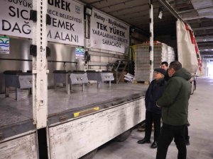 Büyükçekmece’de Vatandaşlar Depremzedeler İçin Seferberlik Halinde