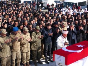 Depremde Hayatını Kaybeden Vanlı Asker Son Yolculuğuna Uğurlandı