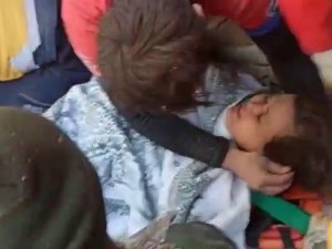 Madenciler Anne Ve Oğlunu Enkazdan Sağ Kurtardı