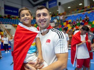 Hentbol Milli Takımı Kaptanı Cemal Kütahya Ve Ailesi İçin Umutlu Bekleyiş Sürüyor