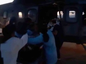 Deprem Bölgesinde Yaralıların Tahliyesi Devam Ediyor