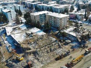 Tsk Arama-kurtarma Ekipleri, Enkaz Alanında Vatandaşların Bulunması İçin Yoğun Çaba Sarf Ediyor