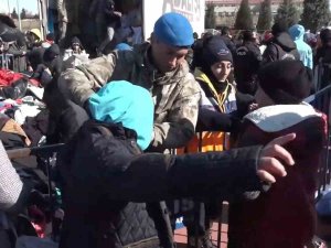 Mehmetçik, Kahramanmaraş’ta Gıda Ve Yiyecek Yardımına Devam Ediyor