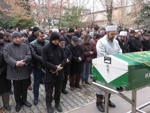 Depremin Yıktığı Binanın Enkazında Kalan 10 Yaşındaki Çocuk Toprağa Verildi