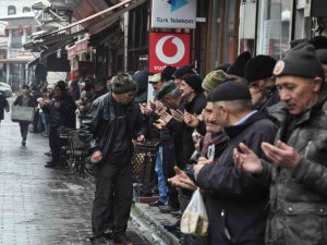7 Asırdır Süren Gelenekte Depremzedeler İçin Dua Edildi