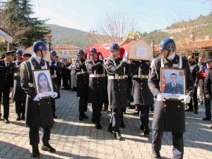 Depremde Göçük Altında Kalan Başçavuş Ve Kızı Toprağa Verildi