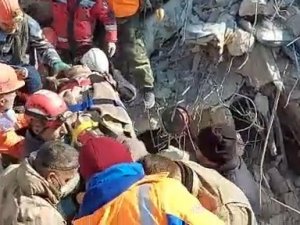 Hatay’da Duygu Öğretmen 105’inci Saatte Kurtarıldı