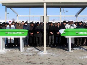 Anne Ve Oğul Yan Yana Toprağa Verildi