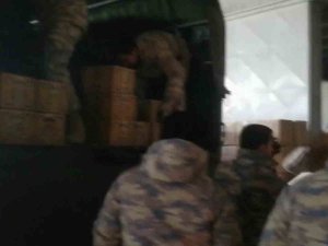 Mehmetçik, Yardım Malzemelerini İntikalin Zor Olduğu Bölgelere Ulaştırıyor