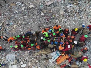 107. Saatte Sevincin Adresi Arzu Apartmanı