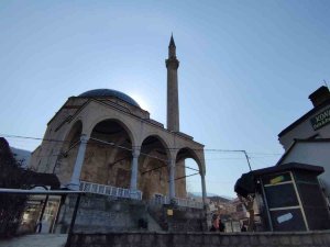 Kosova’da 900 Camide Depremde Hayatını Kaybedenler İçin Dualar Okundu