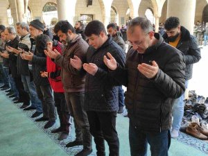 Depremde Hayatını Kaybedenler İçin Şanlıurfa’da Gıyabi Cenaze Namazı