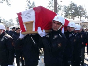 Depremde Hayatını Kaybeden Polis Memuru Ve Eşi Kayseri’de Toprağa Verildi