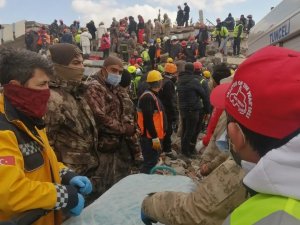 Adıyaman’da Enkaz Altında Kalan Mehmet Ayhan Erdem, 105 Saat Sonra Sağ Olarak Çıkarıldı