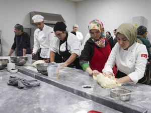 Subü Depremzedeler İçin Ekmek Üretimine Başladı