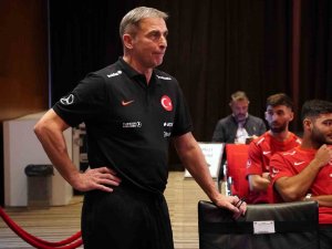 Stefan Kuntz, Depremzedeler İçin Kasiyerlik Yapacak